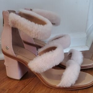 UGG Women's Blush Fluffy Heel Sandals Size 9